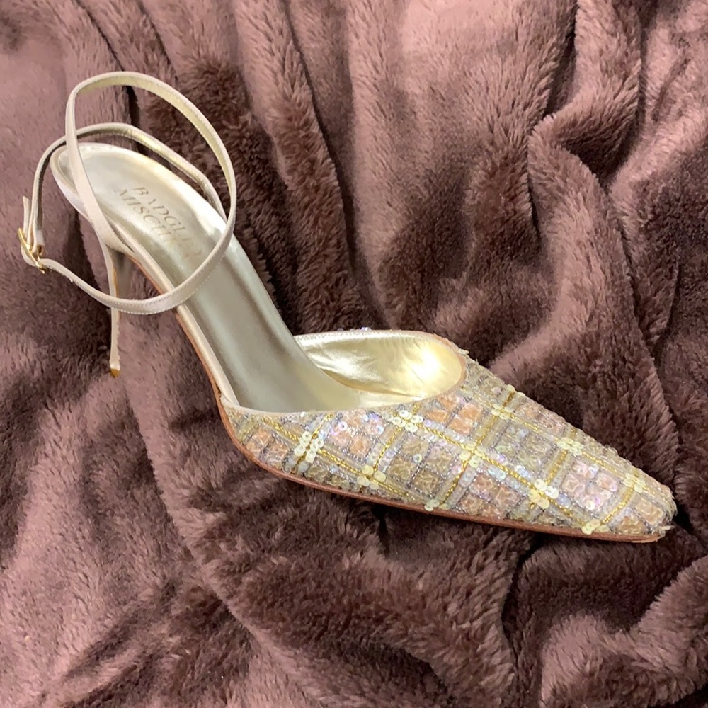 Badgley Mischka ivory and gold beaded / sequin / stitched heels 8.5 excellent